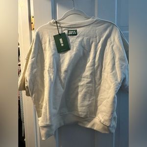 Daily Drills sand short sleeve sweatshirt